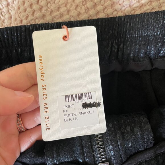 NWT Skies are Blue LA Black Snake Print Zip-up Miniskirt Size S - Picture 6 of 12